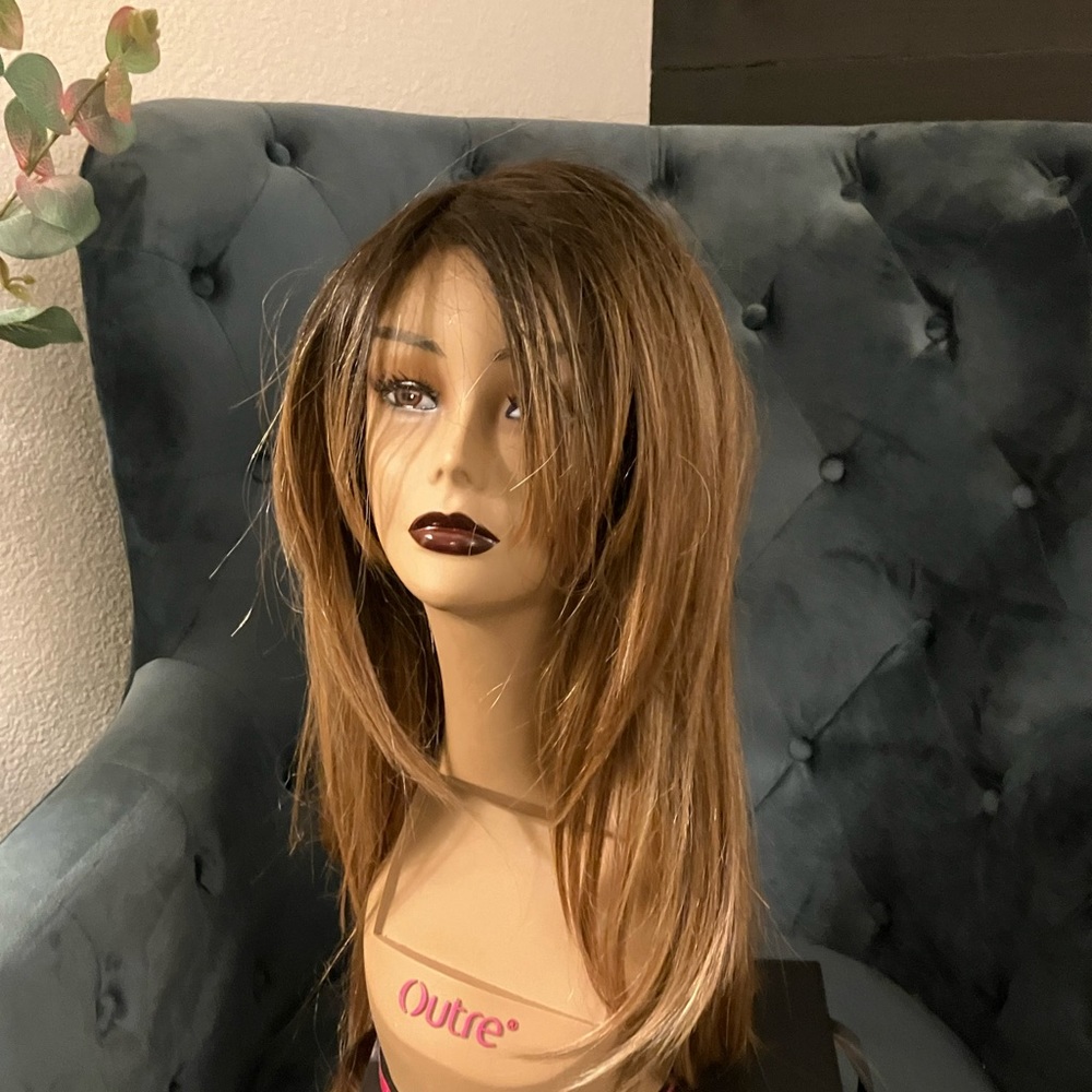 Dark blonde synthetic 25 inch soft wig ever worn